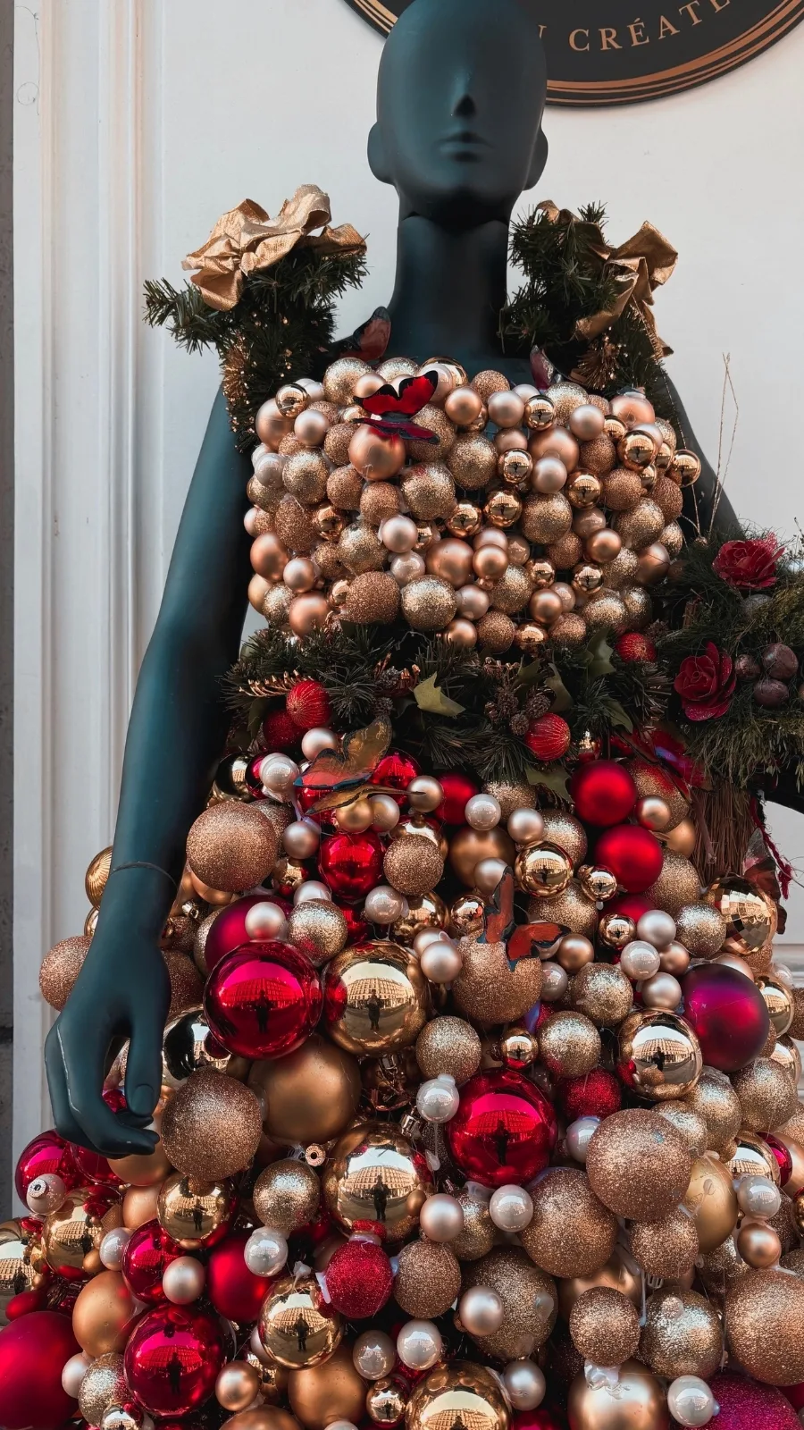 Christmas Decorations in Paris: Saint-Paul and Rue de Rivoli