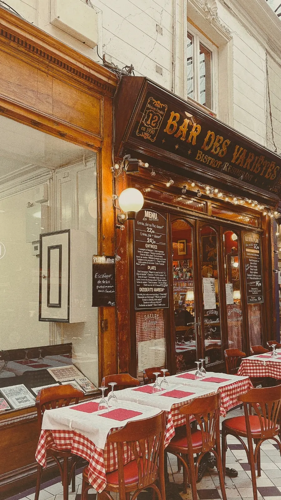 Shopping Arcades in Paris: Passage des Panoramas