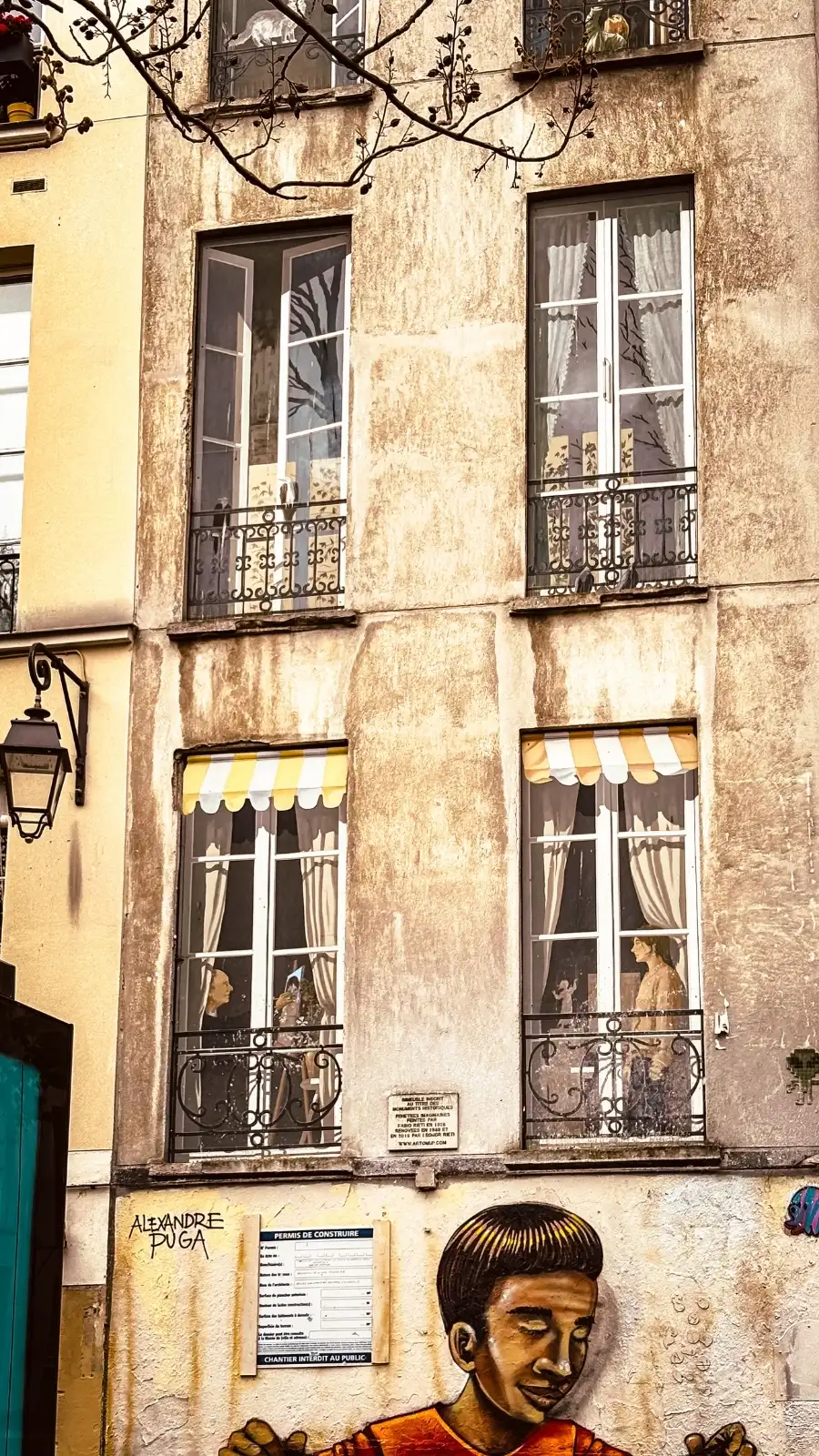 29 rue Quincampoix, Paris's Secret Fake Painted Windows - best hidden gems in paris - fausses facades paris chatelet beaubourg centre georges pompidou photos