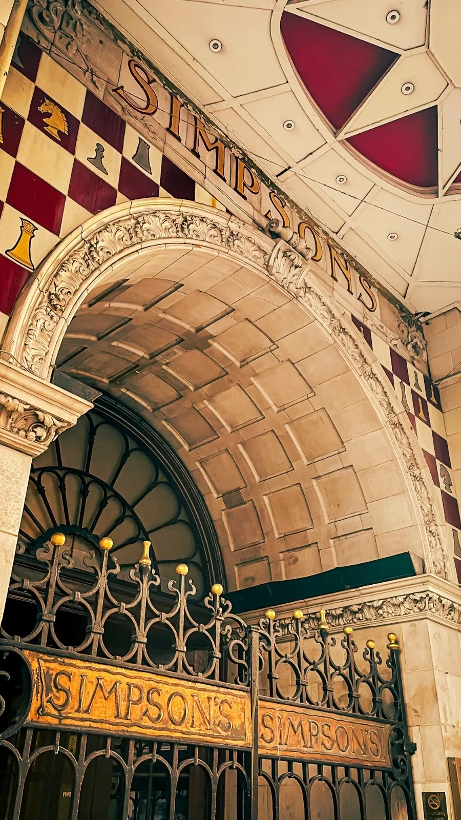 review photos Simpson's in the Strand, A Trip Into London's History - historical sites in london aesthetic buildings - secret places in london hidden gems central - oldest restaurants in london architecture