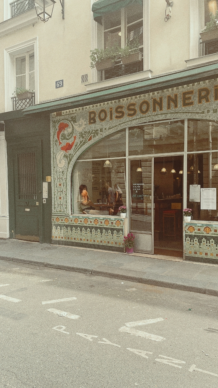 Art Nouveau in Paris: Boissonerie, Rue de la Seine, 6th Arrondissement
