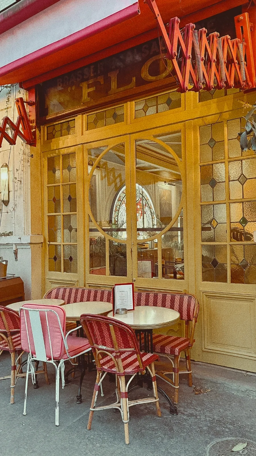 Art Nouveau in Paris: Brasserie Floderer, Cour des Petites Écuries