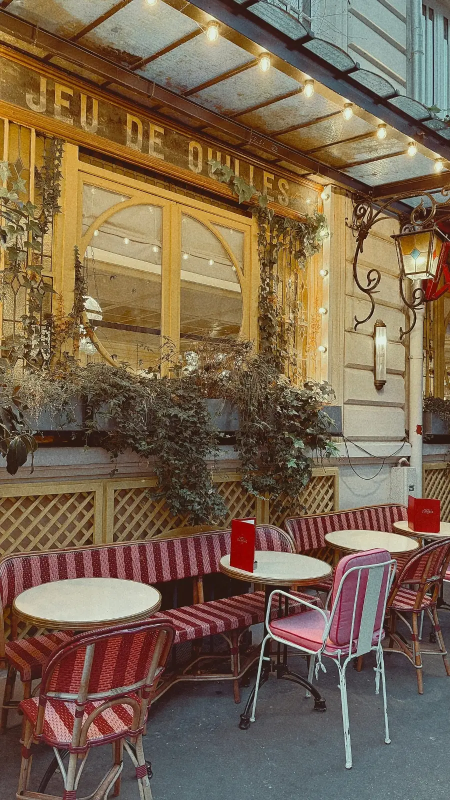 Art Nouveau in Paris: Brasserie Floderer, Cour des Petites Écuries