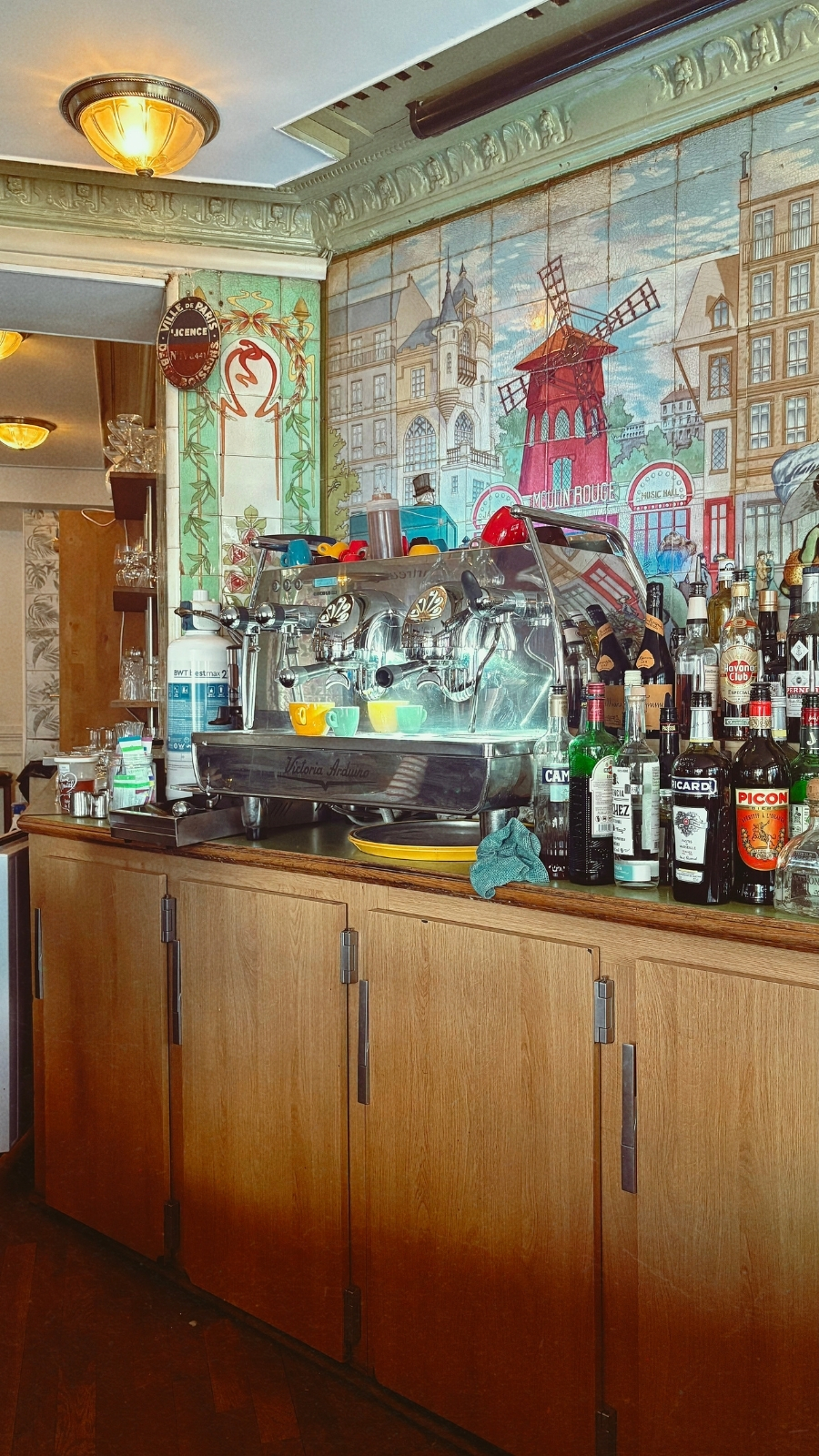 Art Nouveau in Paris: Lux Bar Montmartre