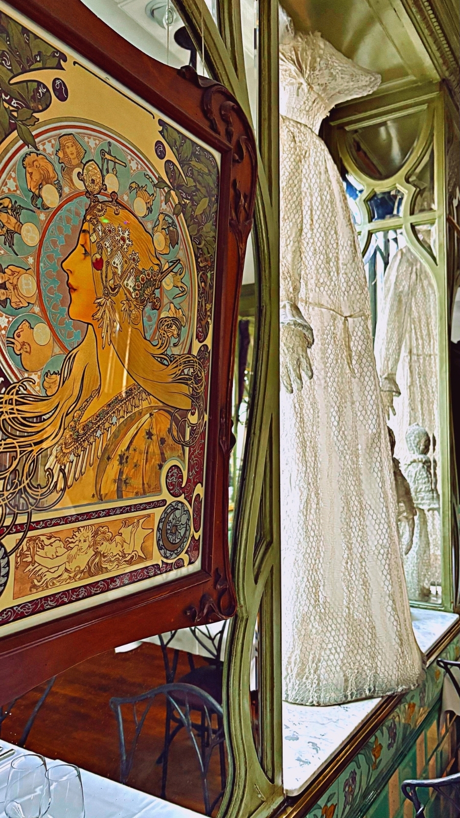 Bouillon Racine, Paris: An Art Nouveau Masterpiece - beautiful restaurants in paris for a date