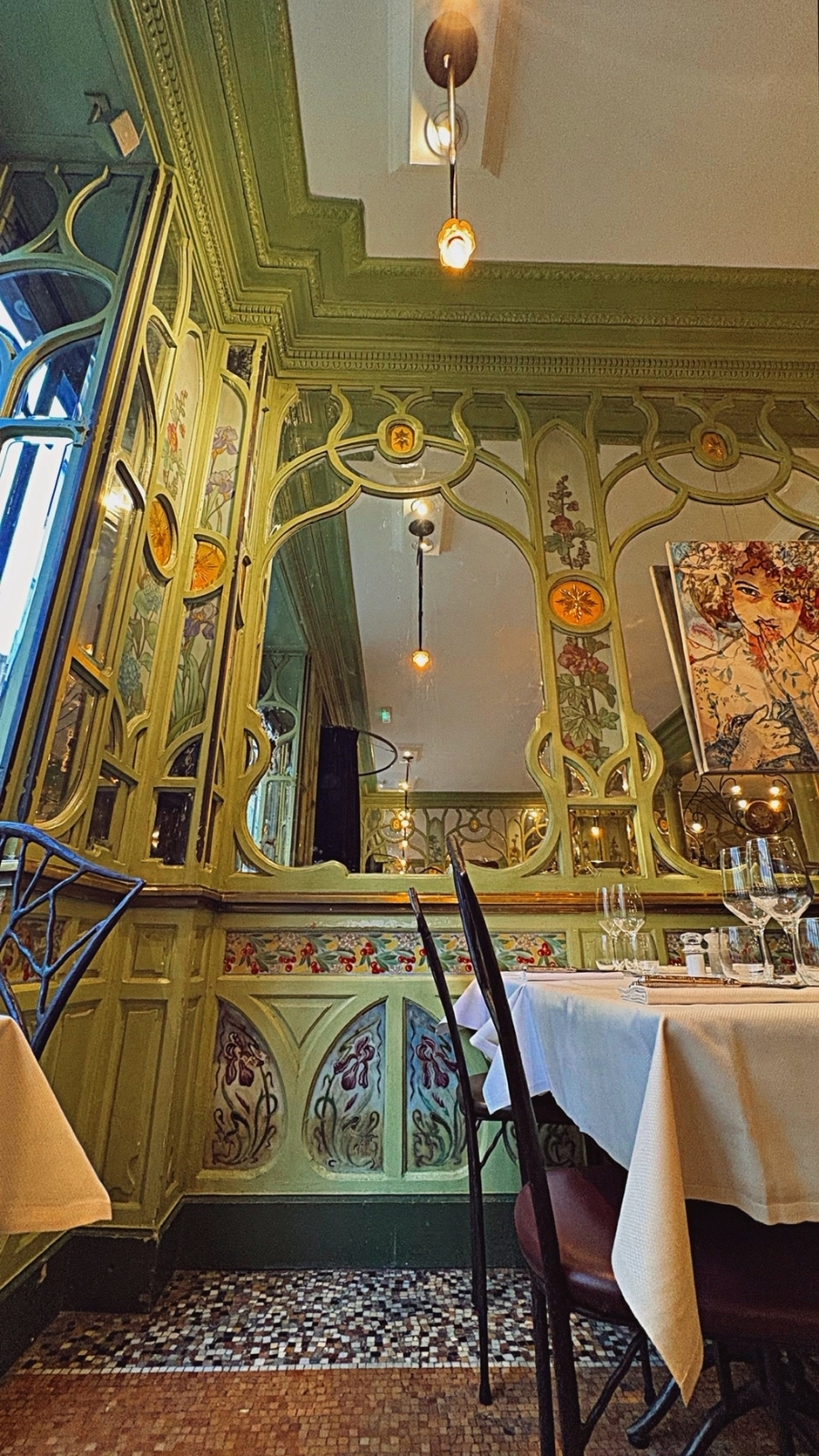 Bouillon Racine, Paris: An Art Nouveau Masterpiece - beautiful restaurants in paris for a date