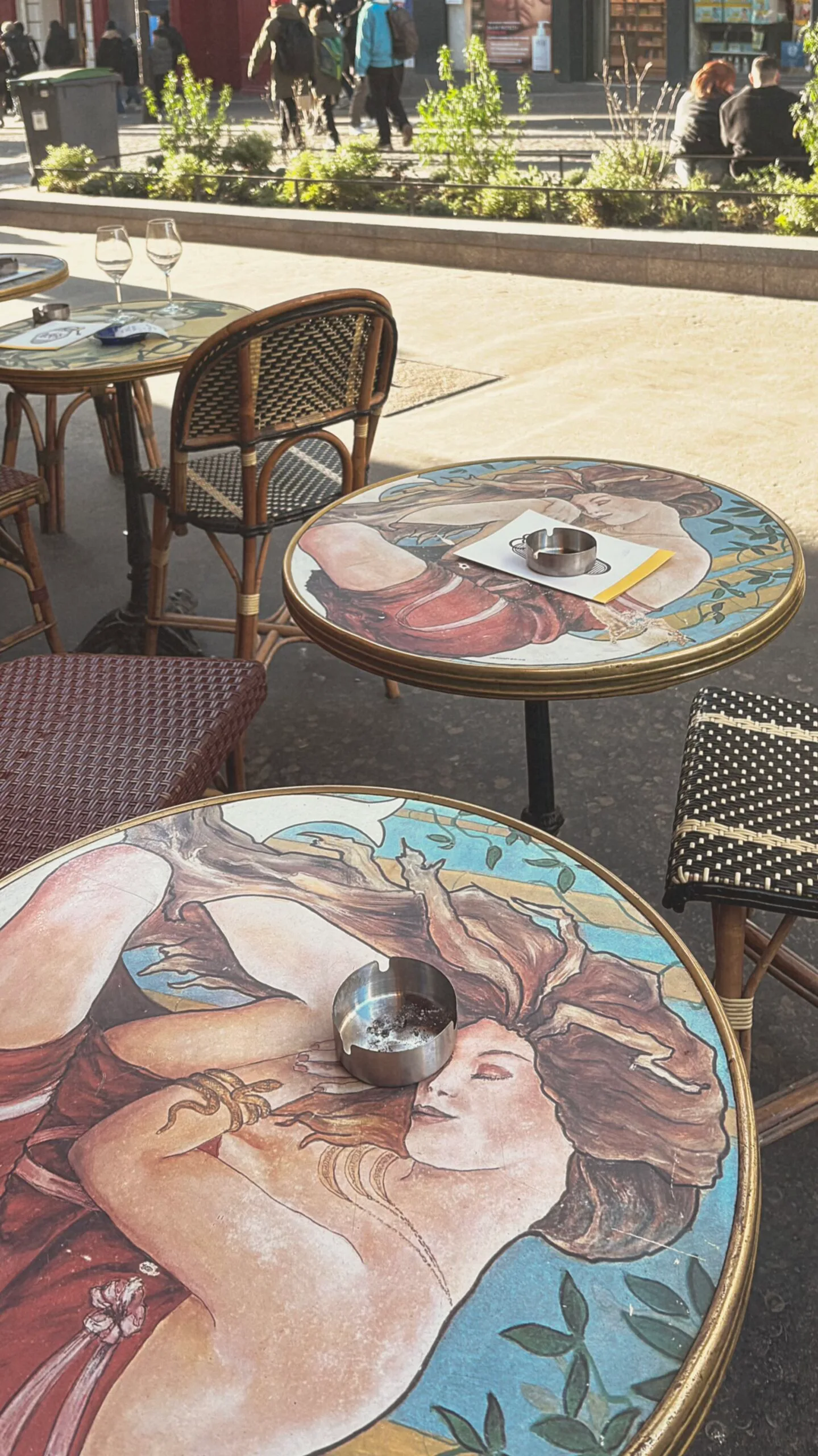 most beautiful cafes in paris montmartre lux bar - historic cafes in paris travel guide - art nouveau in paris - belle epoque places in paris bucket list 