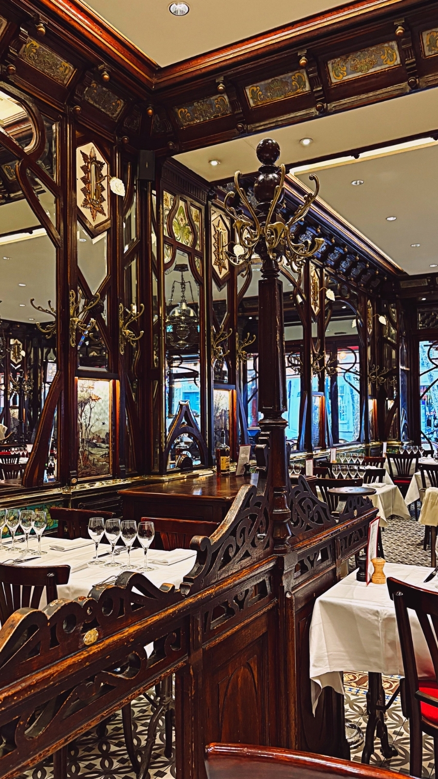 Brasserie Vagenende, Paris: A Luxe Art Nouveau Restaurant review photos - belle epoque restaurants chartier paris travel guide saint germain des pres