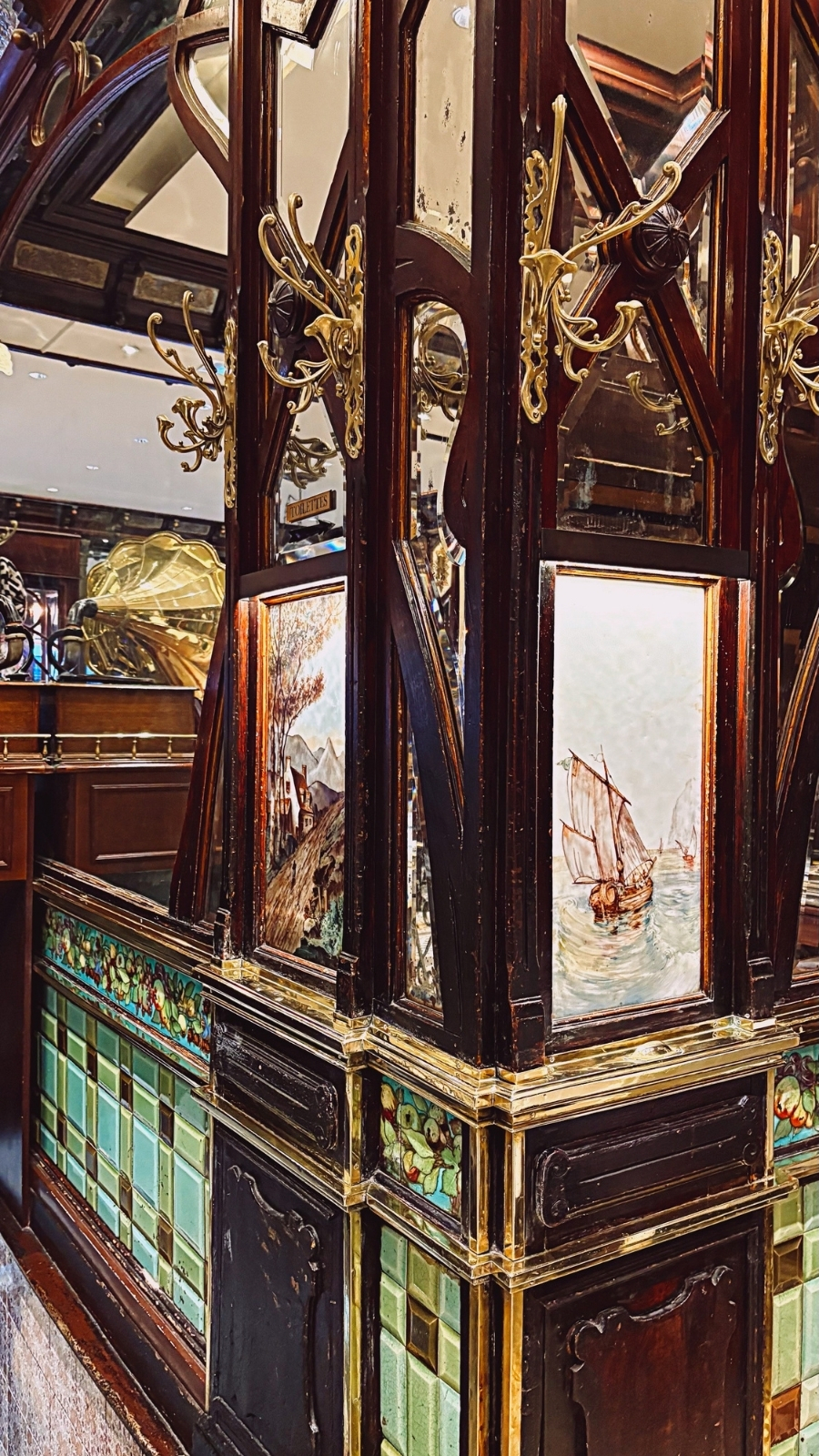Brasserie Vagenende, Paris: A Luxe Art Nouveau Restaurant review photos - belle epoque restaurants chartier paris travel guide saint germain des pres