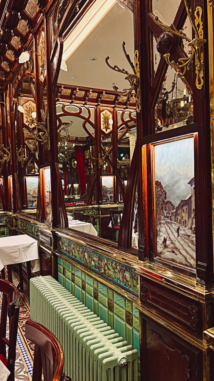Brasserie Vagenende, Paris: A Luxe Art Nouveau Restaurant review photos - belle epoque restaurants chartier paris travel guide saint germain des pres