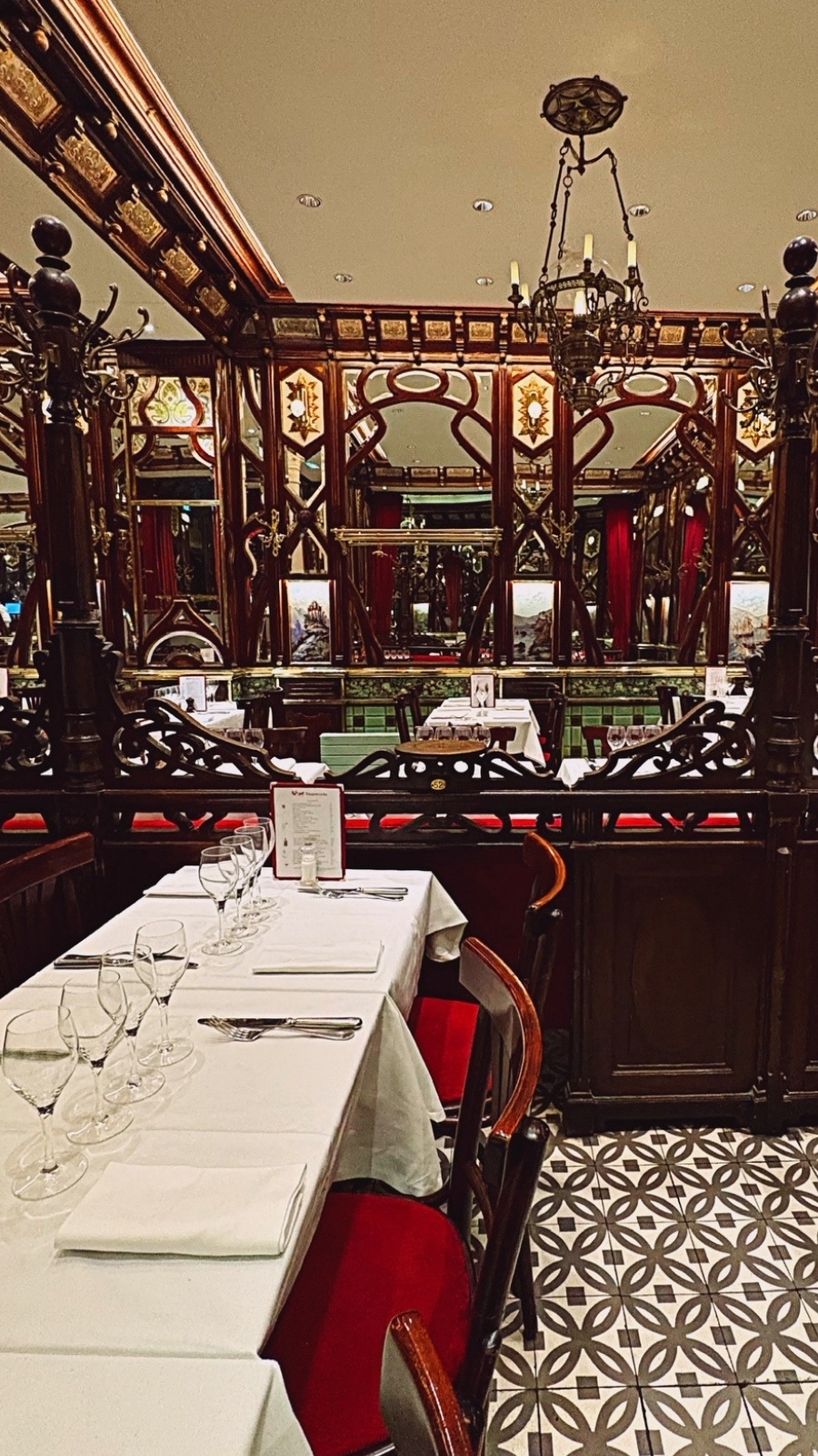 Brasserie Vagenende, Paris: A Luxe Art Nouveau Restaurant review photos - belle epoque restaurants chartier paris travel guide saint germain des pres