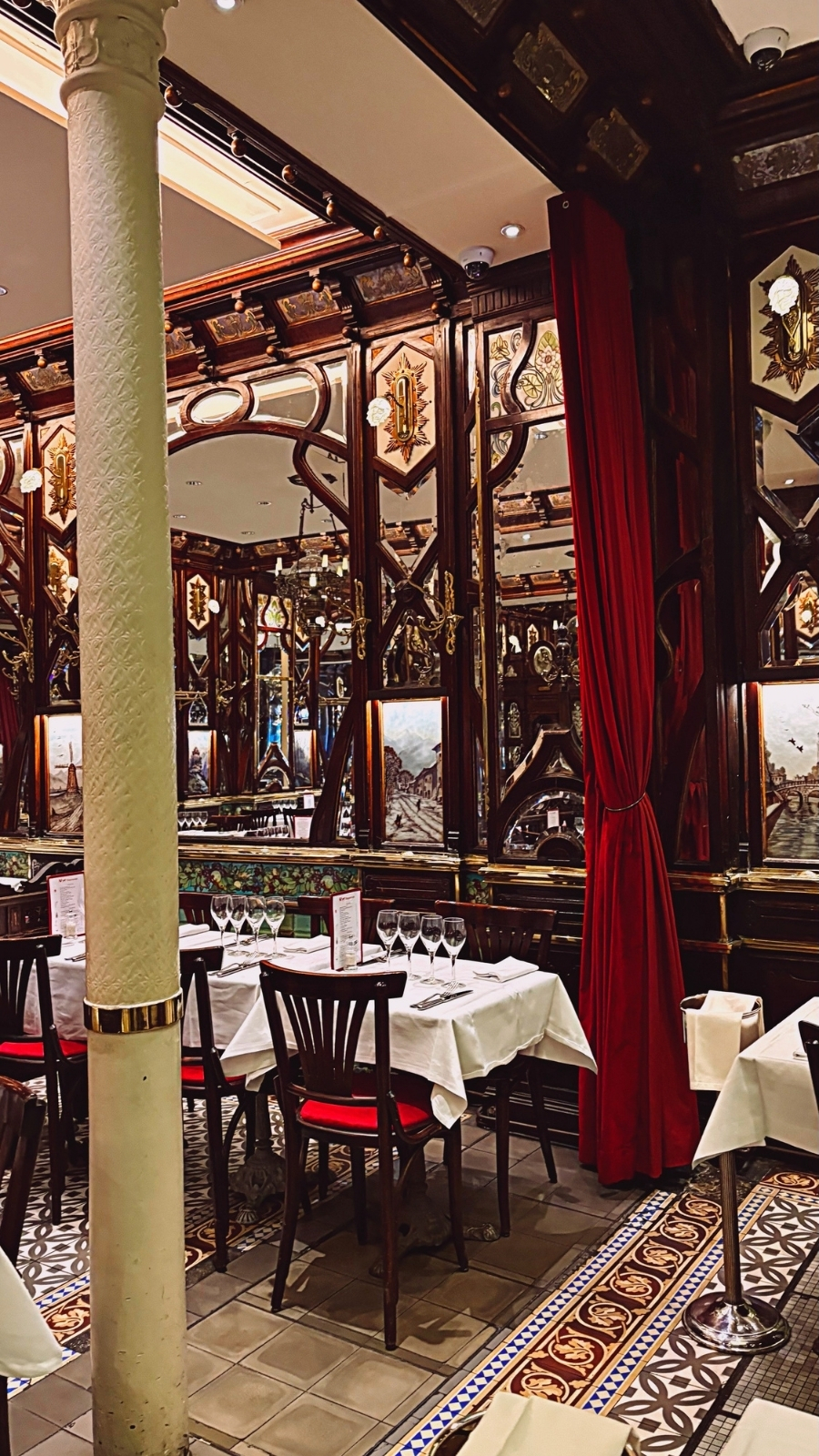 Brasserie Vagenende, Paris: A Luxe Art Nouveau Restaurant review photos - belle epoque restaurants chartier paris travel guide saint germain des pres