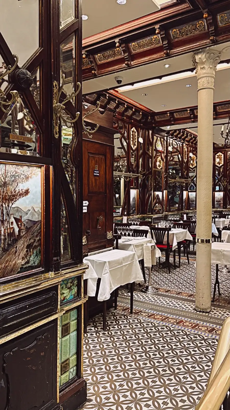 Brasserie Vagenende, Paris: A Luxe Art Nouveau Restaurant review photos - belle epoque restaurants chartier paris travel guide saint germain des pres