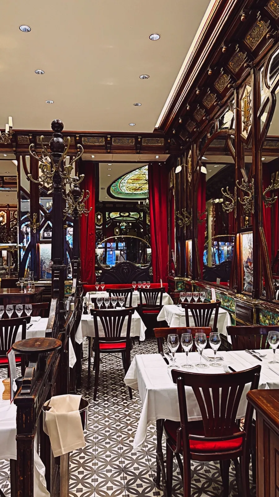 Brasserie Vagenende, Paris: A Luxe Art Nouveau Restaurant review photos - belle epoque restaurants chartier paris travel guide saint germain des pres
