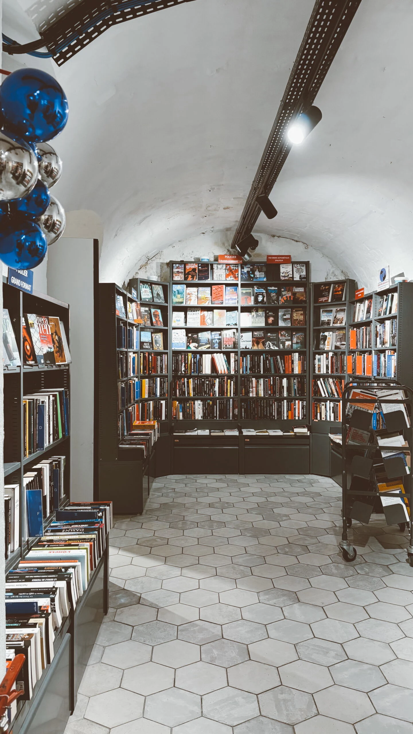 best second hand bookstores in paris book off châtelet photos review - where to buy used books in paris near rue de rivoli - paris travel guide shopping bucket list