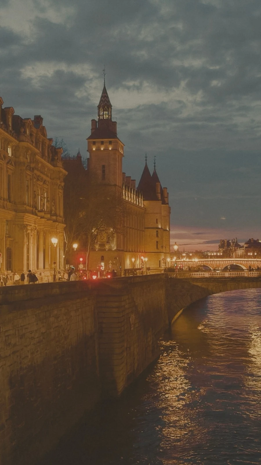 Best Free Views in Paris: La Conciergerie and Pont-Neuf
