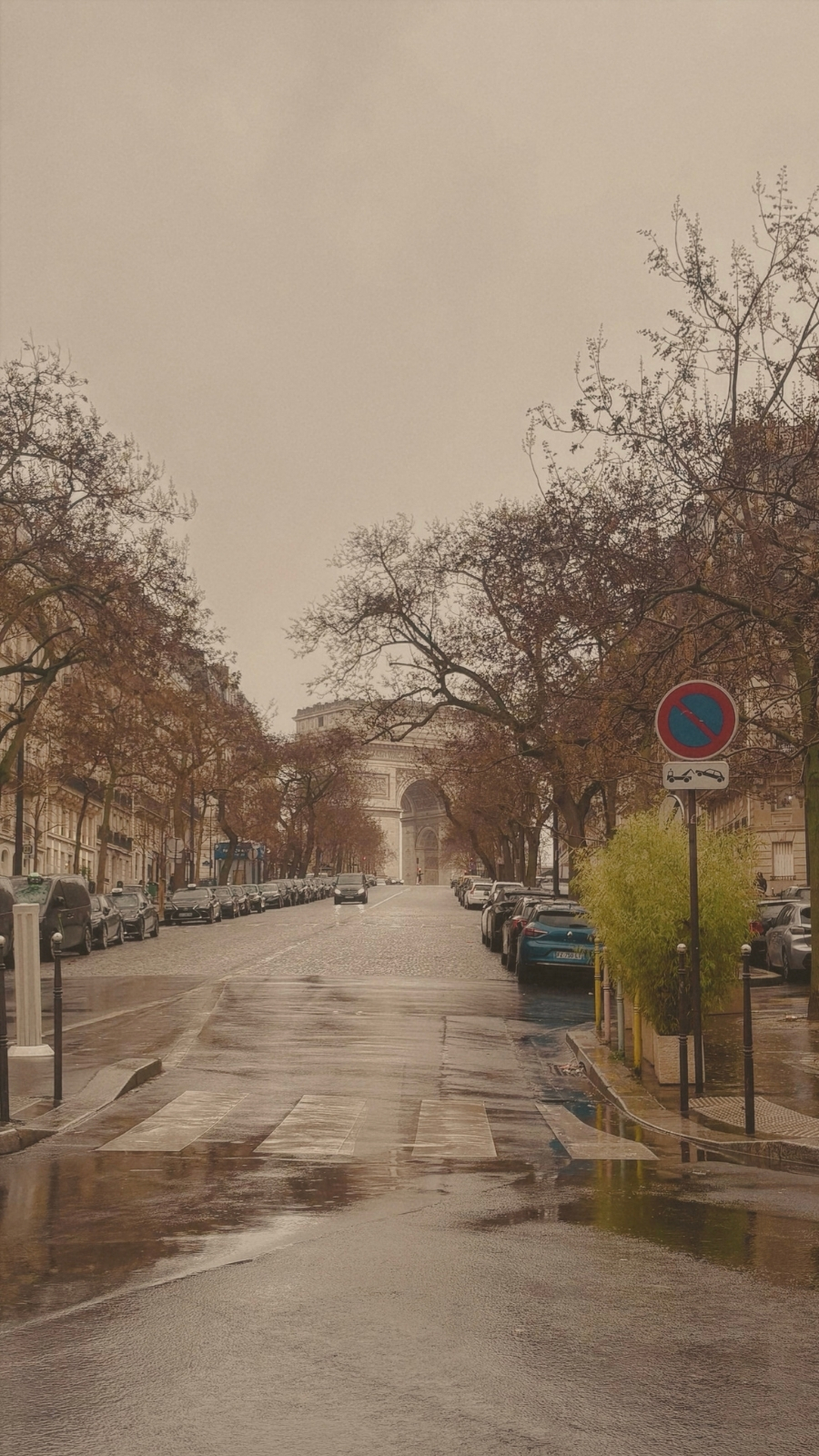 Best Free Views in Paris: Charles de Gaulle &Eacute;toile