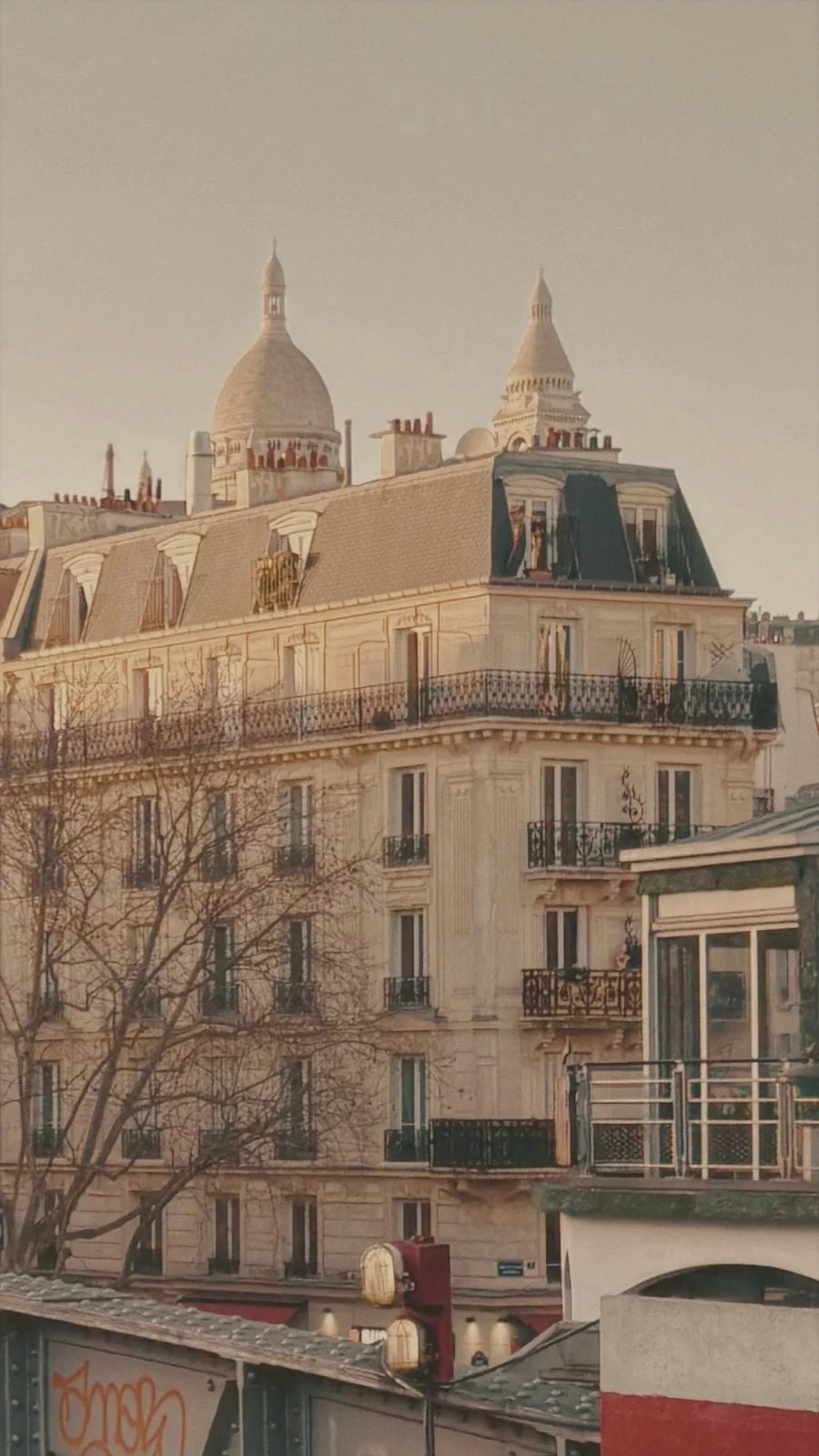 Best Free Views in Paris: Barb&egrave;s-Rochechouart Station