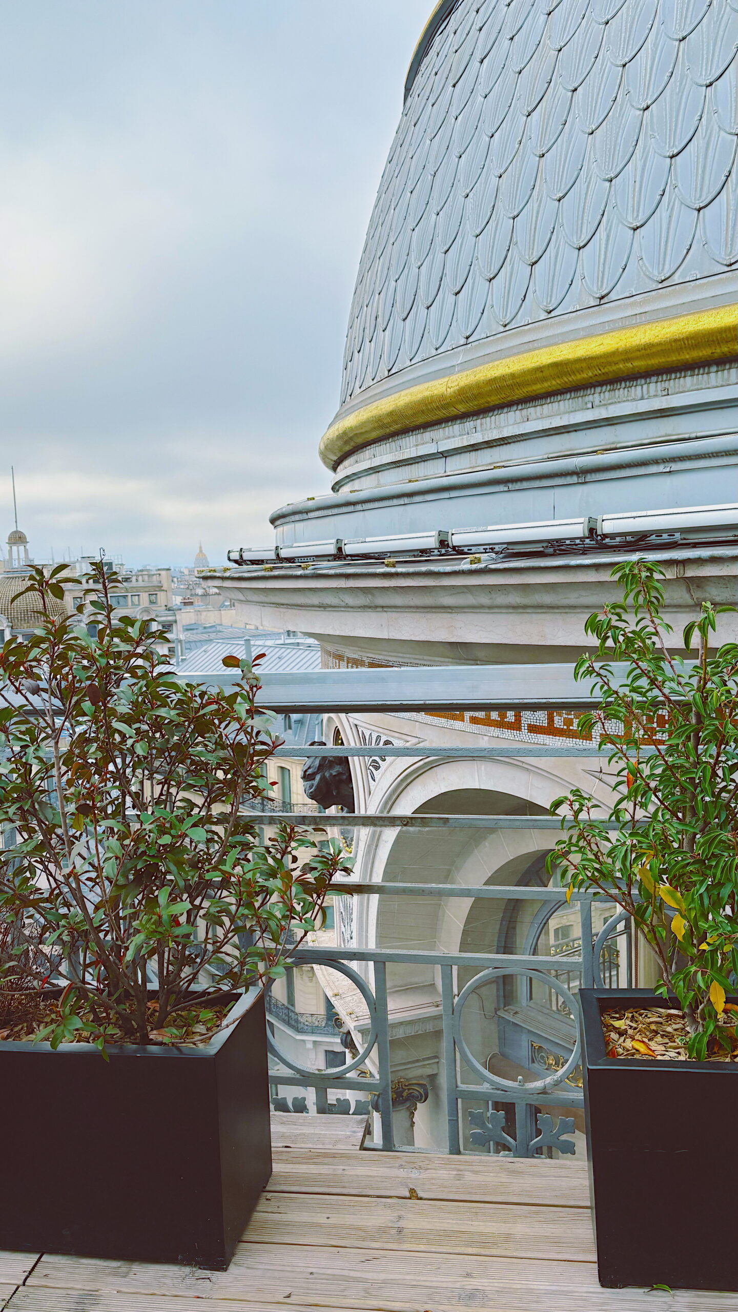 historical sites in paris printemps haussmann photos visit - art deco stairs - most beautiful places in paris landmarks shopping guide - best department stores in paris free viewpoints