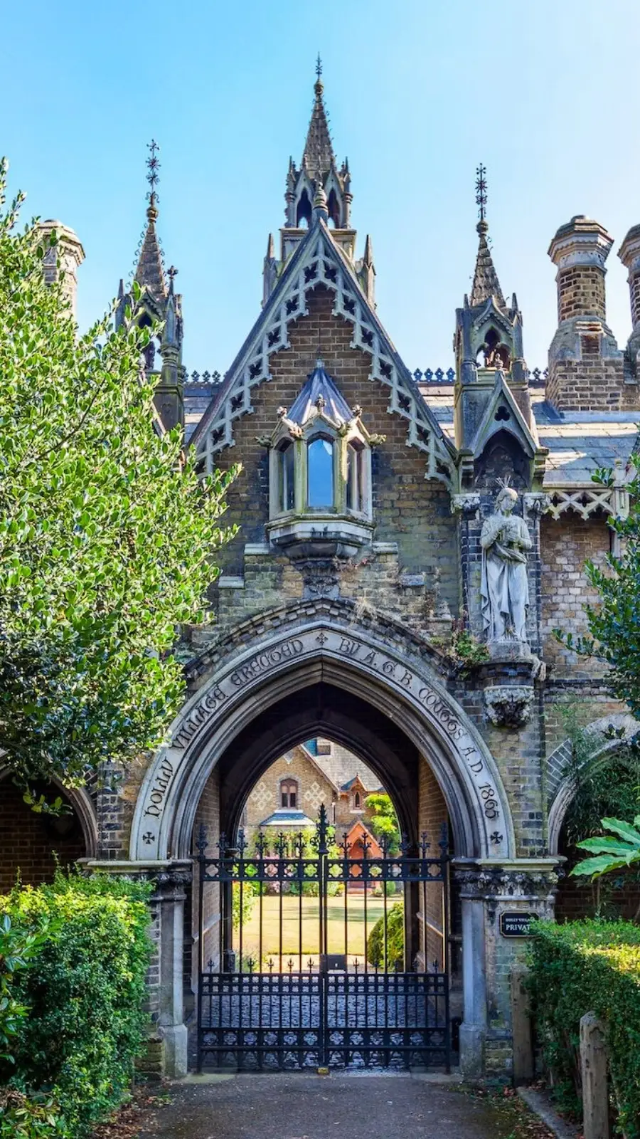 Free Things to Do on London's Northern Line: Holly Village, Highgate