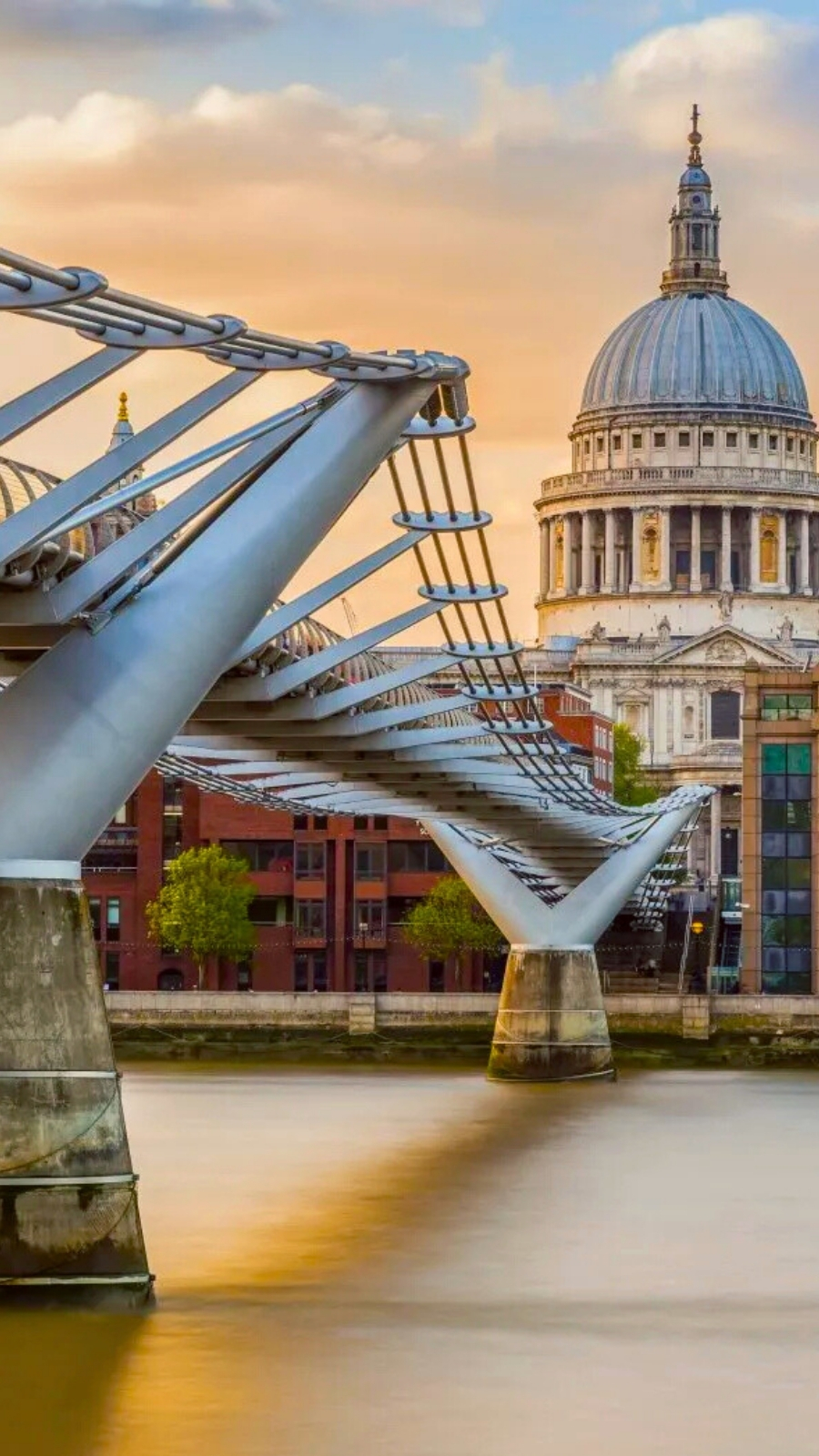 Secret Things to Do on London's Northern Line: Millennium Bridge (Bank)