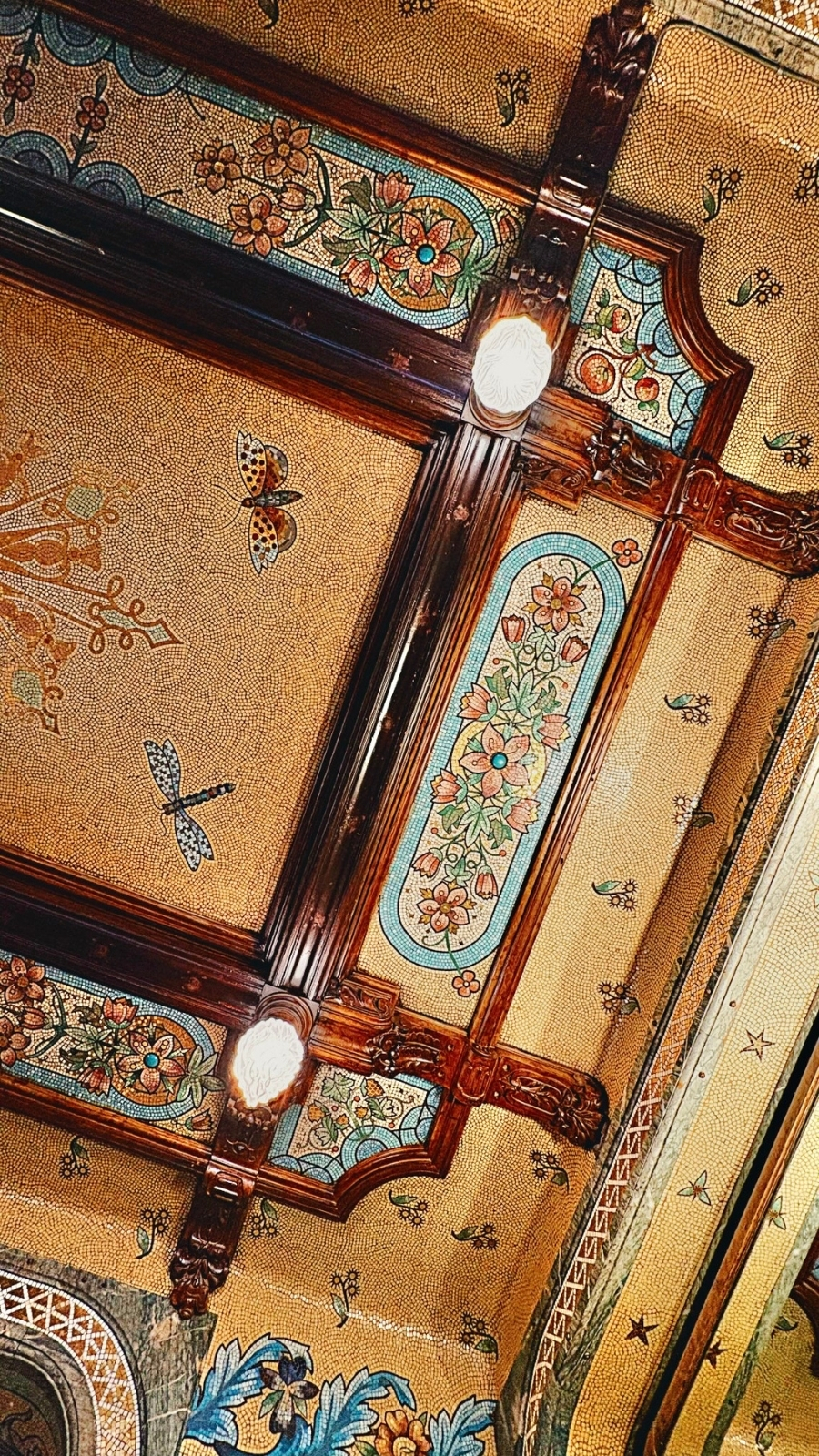 Brasserie Mollard, Paris: Luxurious Belle Epoque Restaurant photos review - most beautiful restaurants in paris art nouveau places mosaics