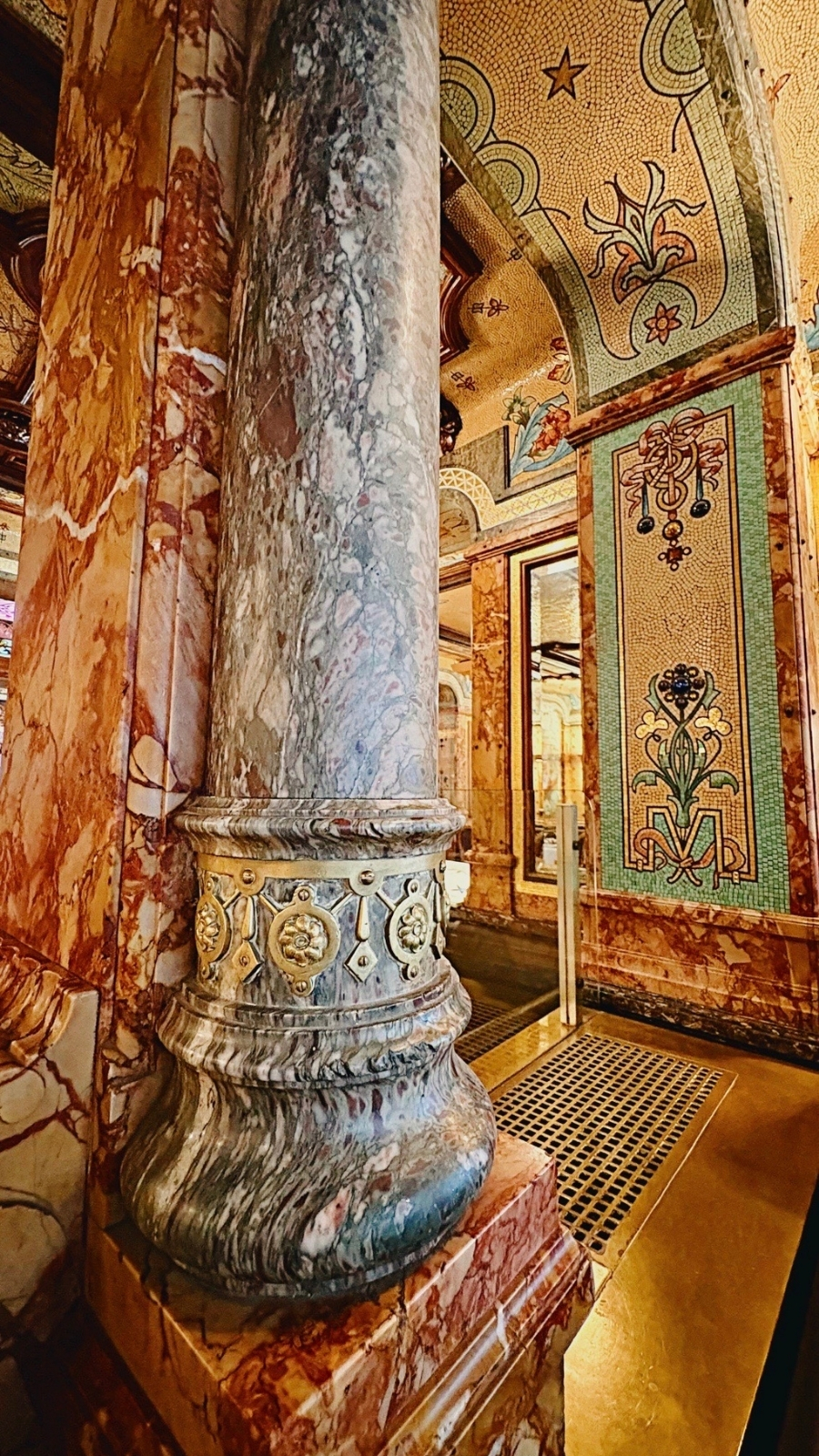 Brasserie Mollard, Paris: Luxurious Belle Epoque Restaurant photos review - most beautiful restaurants in paris art nouveau places mosaics