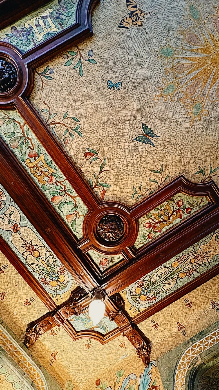 Brasserie Mollard, Paris: Luxurious Belle Epoque Restaurant photos review - most beautiful restaurants in paris art nouveau places mosaics