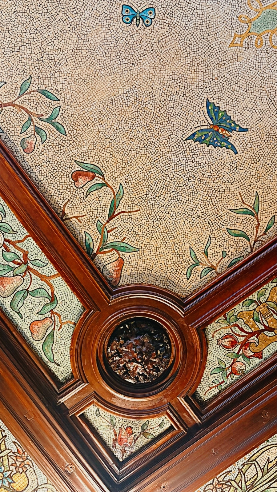 Brasserie Mollard, Paris: Luxurious Belle Epoque Restaurant photos review - most beautiful restaurants in paris art nouveau places mosaics