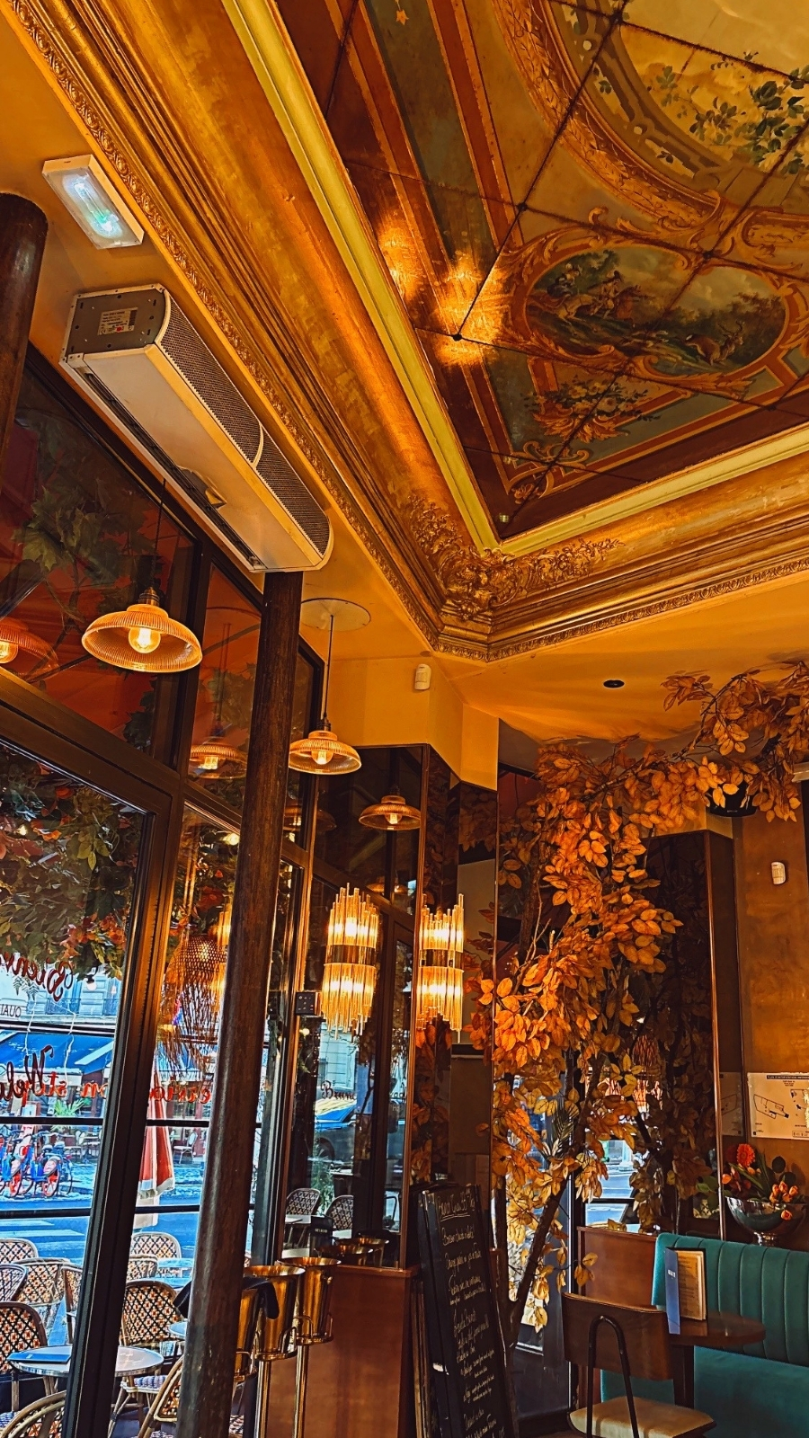 Visiting Cafe Quai 33, Paris and Its Historic Mosaic - old cafes in paris belle epoque restaurants - best brasseries in paris