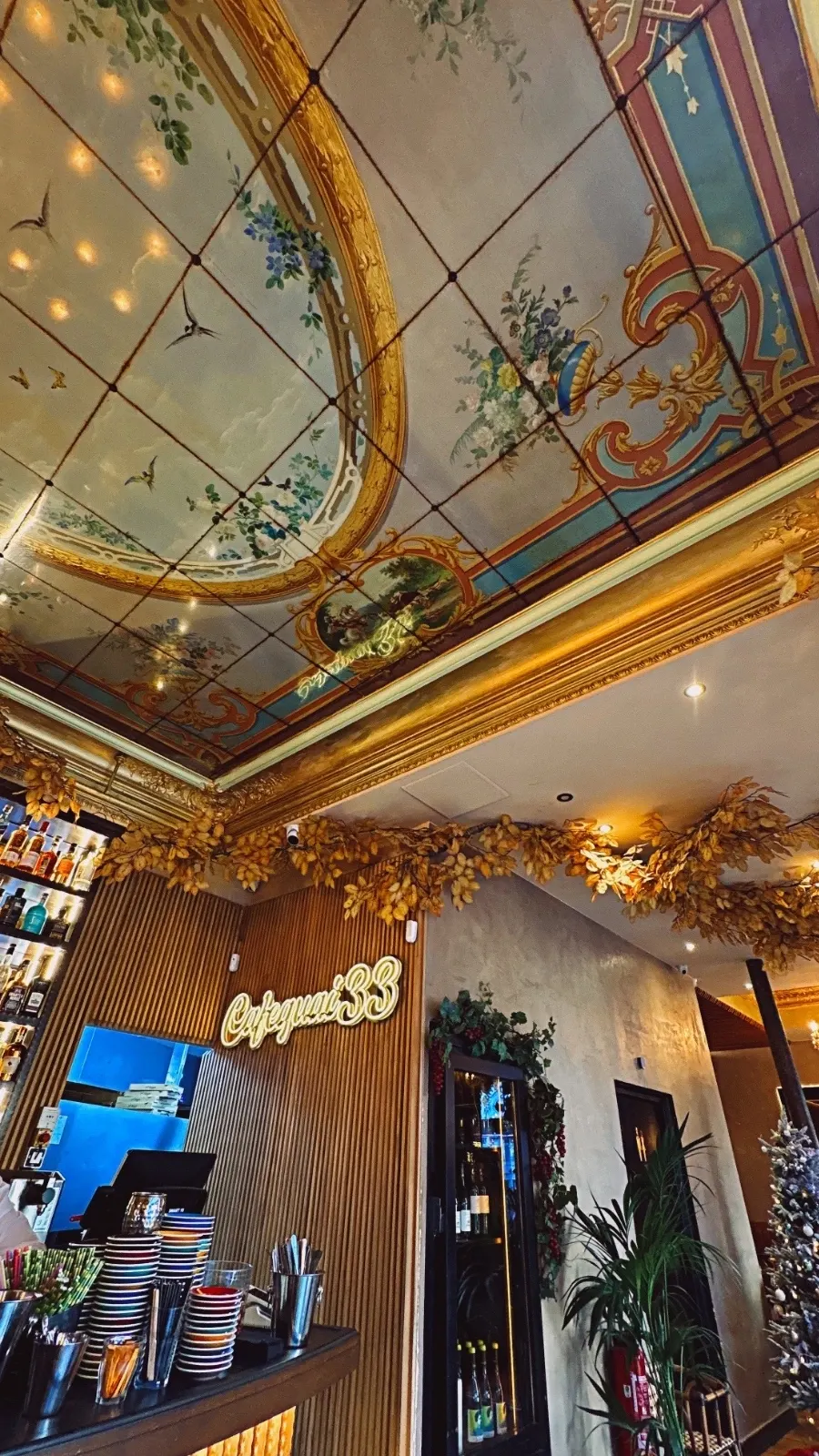 Visiting Cafe Quai 33, Paris and Its Historic Mosaic - old cafes in paris belle epoque restaurants - best brasseries in paris