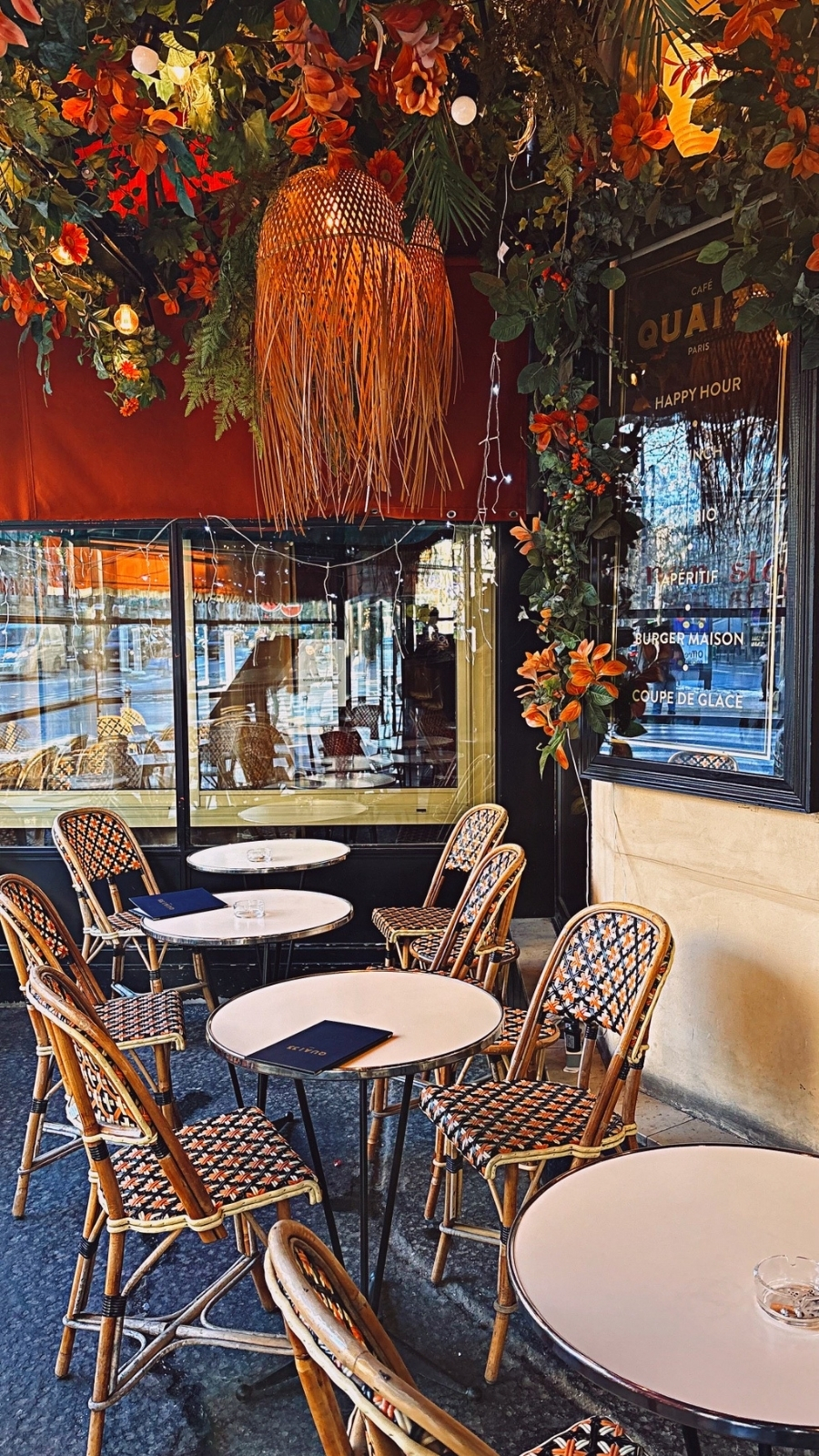 Visiting Cafe Quai 33, Paris and Its Historic Mosaic - old cafes in paris belle epoque restaurants
