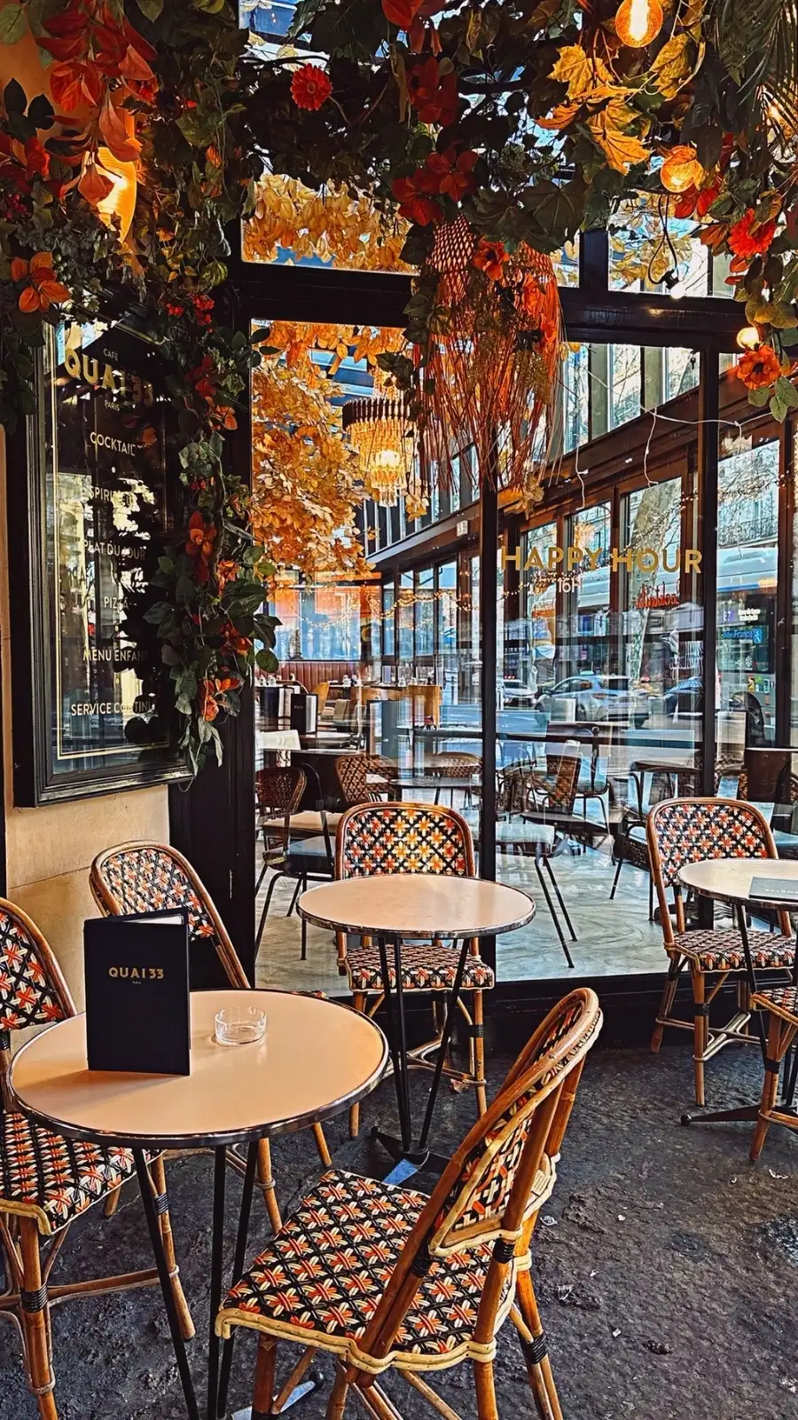 Visiting Cafe Quai 33, Paris and Its Historic Mosaic - old cafes in paris belle epoque restaurants - best brasseries in paris