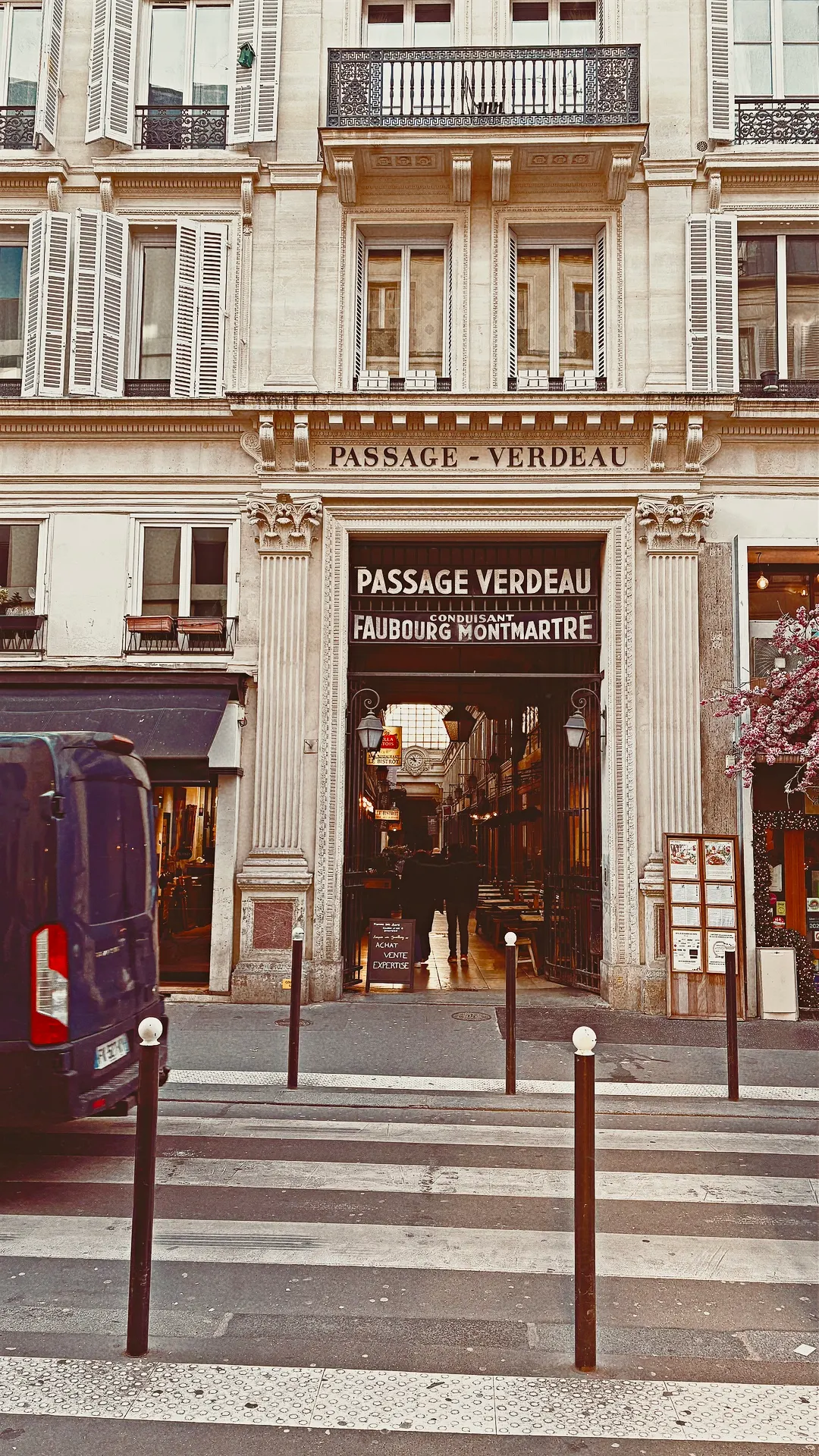 passage verdeau paris near passage jouffroy